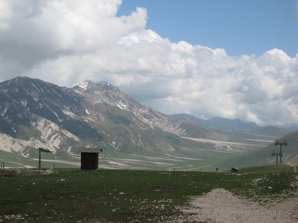 IMG_0133.JPG - Gran Sasso (m 2.912):  rifugio Duca d. Abruzzi (m 2.130)