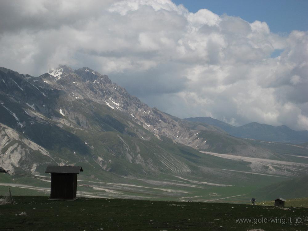 IMG_0135.JPG - Gran Sasso (m 2.912):  rifugio Duca d. Abruzzi (m 2.130)