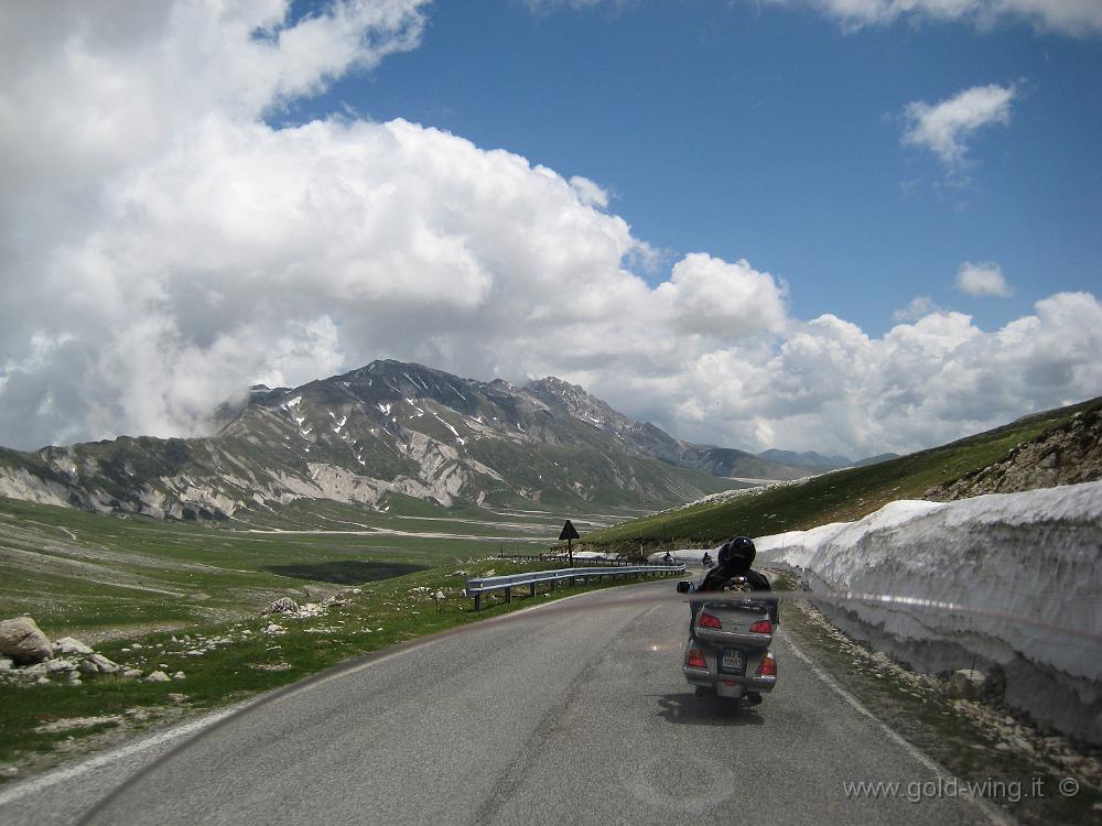 IMG_0156.JPG - Gran Sasso (m 2.912):  discesa dal rifugio Duca d. Abruzzi (m 2.130)