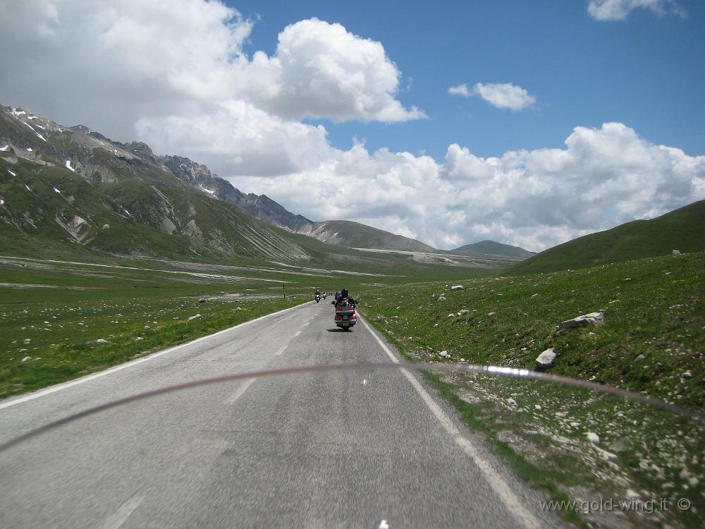 IMG_0169.JPG - Gran Sasso (m 2.912):  discesa dal rifugio Duca d. Abruzzi (m 2.130)