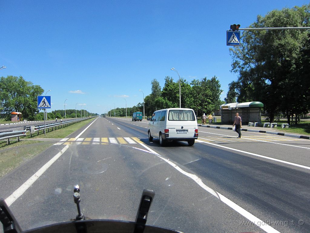 07-bielorussia-IMG_0166.JPG - BIELORUSSIA - Passaggio pedonale in autostrada