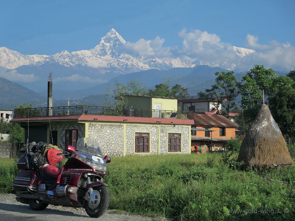 50-nepal-IMG_3000-3.jpg - NEPAL - Il monte sacro, inviolato, Machhapuchhare (m 6.997), nel gruppo dell'Annapurna (m 8.091)