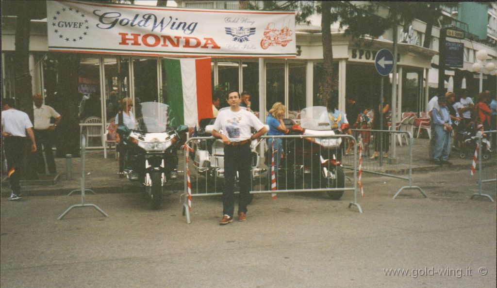 63-sanmarino-milanomar.jpg - SAN MARINO - Milano Marittima (RA), primo giorno del mio secondo raduno Gold Wing (1 ora dopo eravano a San Marino, di cui non ho foto)