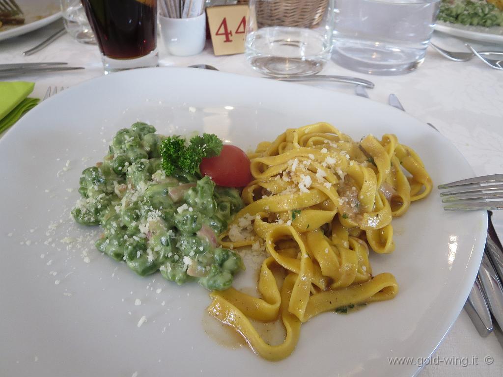 IMG_0098.JPG - Passo Pordoi (m 2.239, TN-BL): pranzo