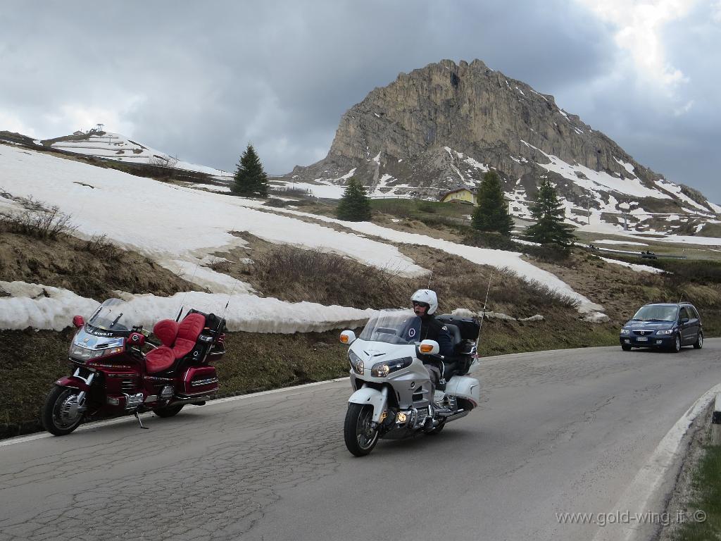 IMG_0128.JPG - Discesa dal Passo Pordoi (m 2.239, BL)