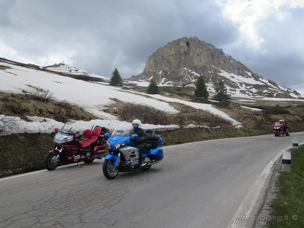 IMG_0134.JPG - Discesa dal Passo Pordoi (m 2.239, BL)