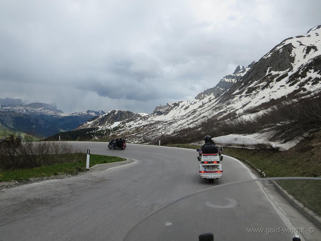 IMG_0145.JPG - Discesa dal Passo Pordoi (m 2.239, BL)