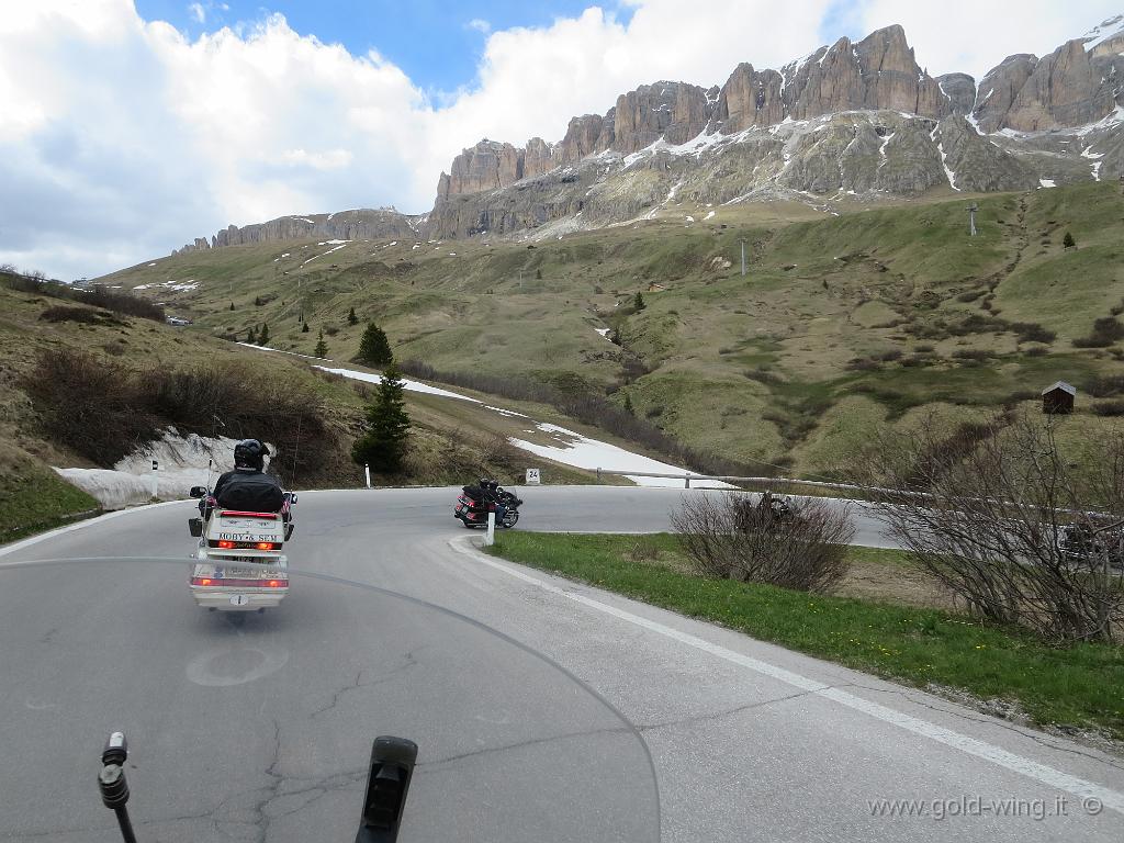 IMG_0148.JPG - Discesa dal Passo Pordoi (m 2.239, BL)