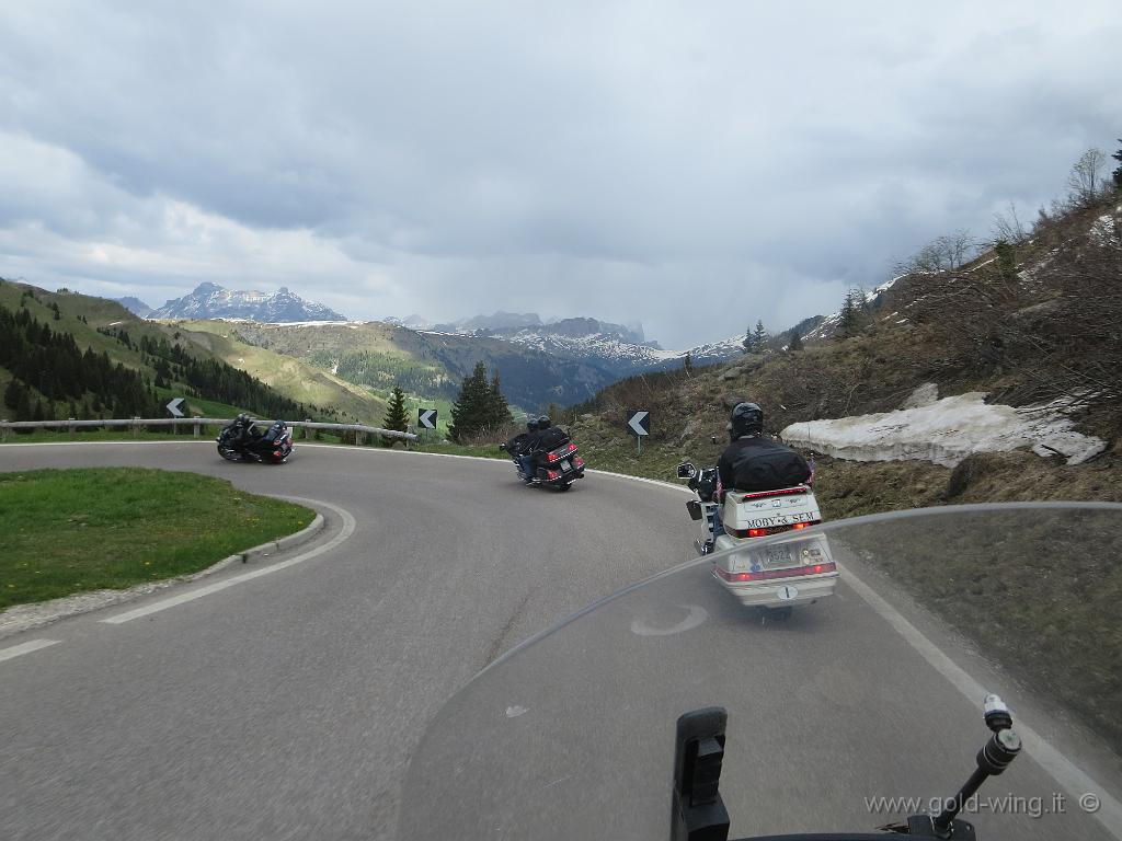 IMG_0155.JPG - Discesa dal Passo Pordoi (m 2.239, BL)