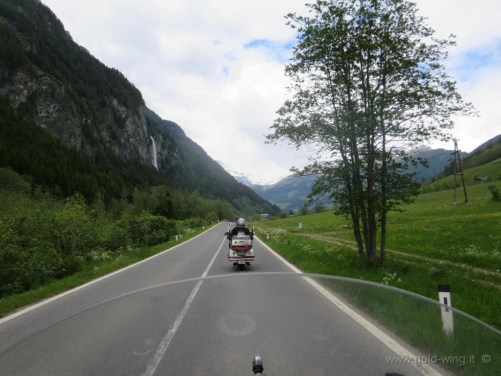 IMG_0131.JPG - Salita verso il Grossglockner (m 2.369): cascata