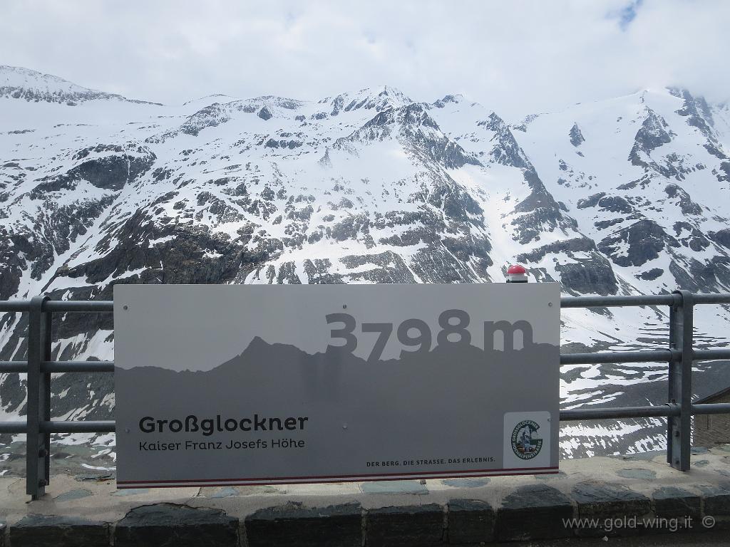 IMG_0176.JPG - Kaiser-Franz-Josefs-Höhe (Quota Imperatore Francesco Giuseppe) (m 2.369), di fronte al Grossglockner (m 3.798) e il ghiacciaio del Pasterze