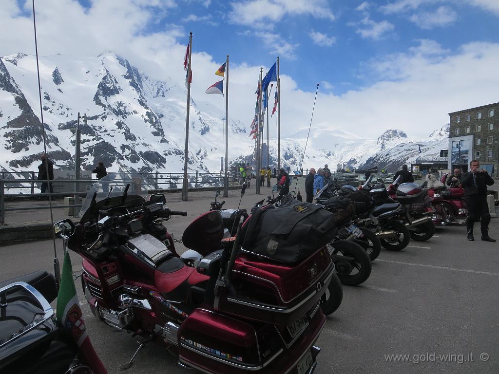 IMG_0185.JPG - Kaiser-Franz-Josefs-Höhe (Quota Imperatore Francesco Giuseppe) (m 2.369), di fronte al Grossglockner (m 3.798) e il ghiacciaio del Pasterze