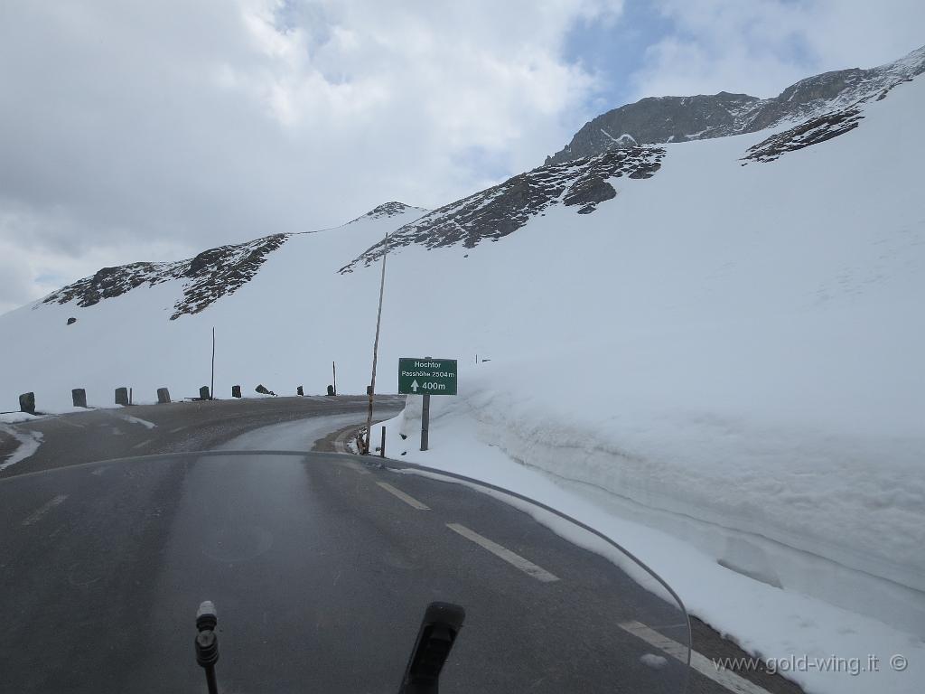 IMG_0263.JPG - Salita (versante sud) verso l'Hochtor Pass (m 2.504)