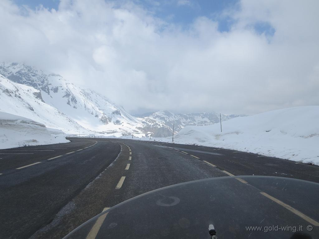 IMG_0268.JPG - Discesa (versante nord) dall'Hochtor Pass (m 2.504)