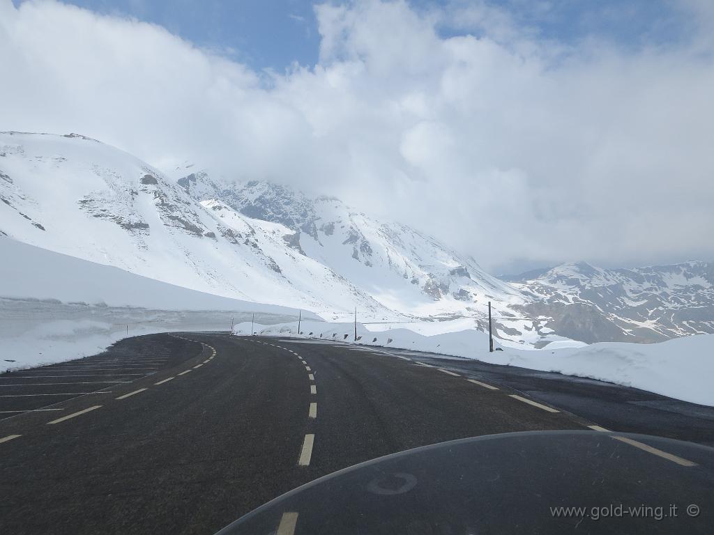 IMG_0269.JPG - Discesa (versante nord) dall'Hochtor Pass (m 2.504)