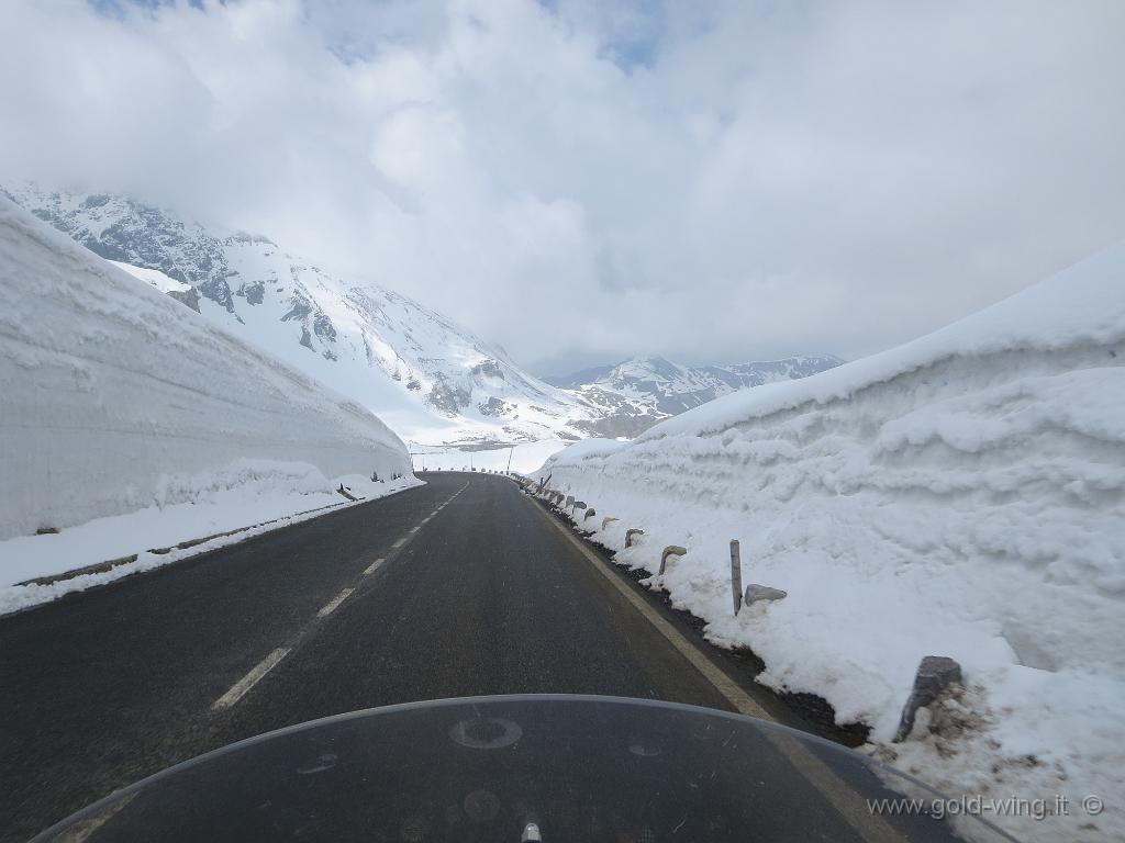 IMG_0271.JPG - Discesa (versante nord) dall'Hochtor Pass (m 2.504)