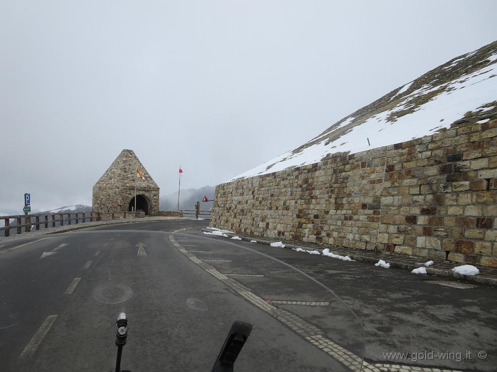 IMG_0281.JPG - Discesa (versante nord) dall'Hochtor Pass (m 2.504)