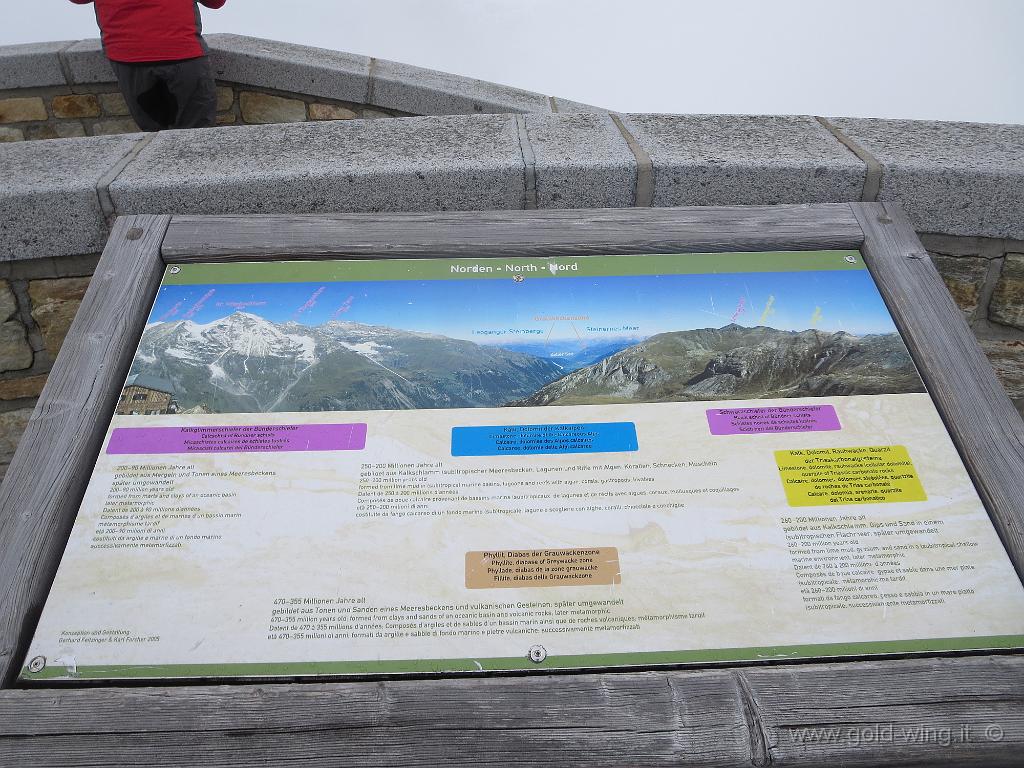 IMG_0306.JPG - Panorama dalla cima dell'Edelweiss (m 2.571)