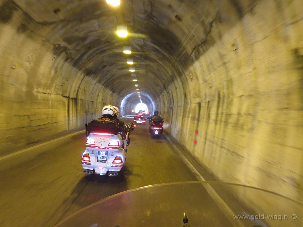 IMG_0475.JPG - Galleria tra la diga del Vajont e Longarone (PN)