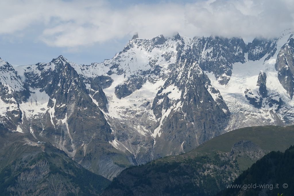 IMG_0622.JPG - Colle San Carlo (m 1.971), panorama sul Monte Bianco (m 4.810): il Dente del Gigante (m 4.014)