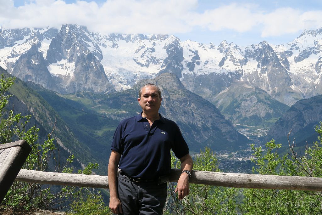 IMG_0624.JPG - Colle San Carlo (m 1.971): panorama sul Monte Bianco (m 4.810)