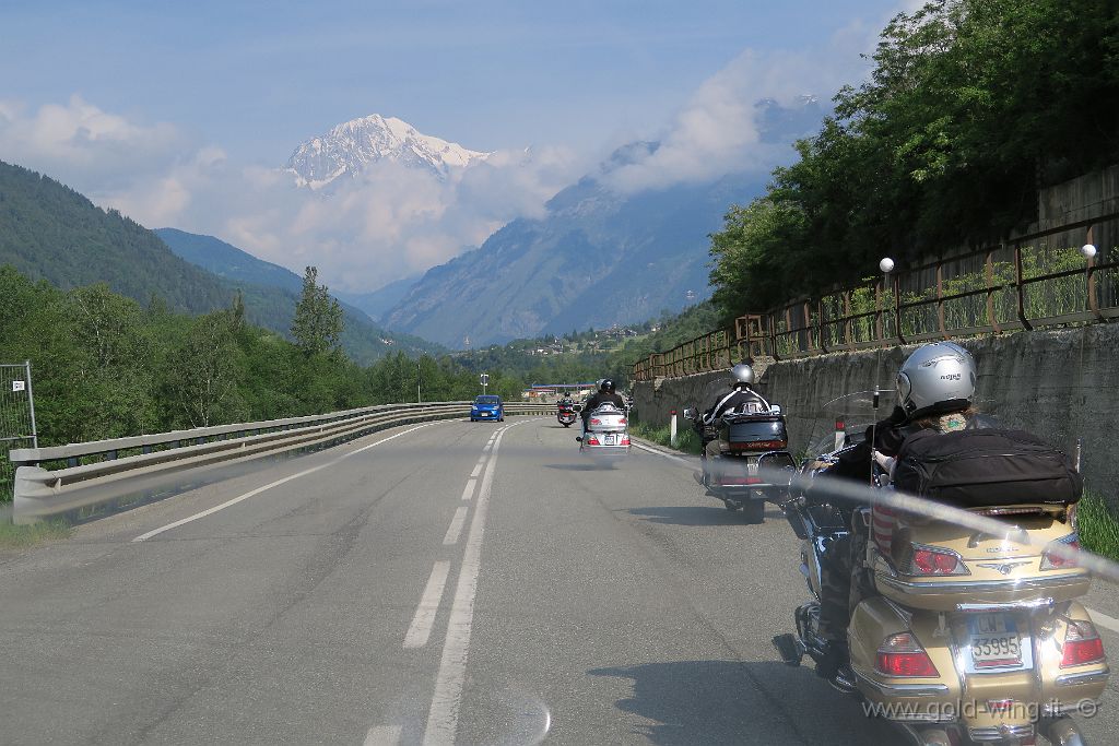 IMG_0011.JPG - Tra Aosta e Prè-Saint-Didier: il Monte Bianco (m 4.810)