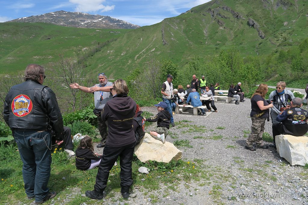 IMG_0226.JPG - Pranzo sul lago di Roselend (m 1.560)