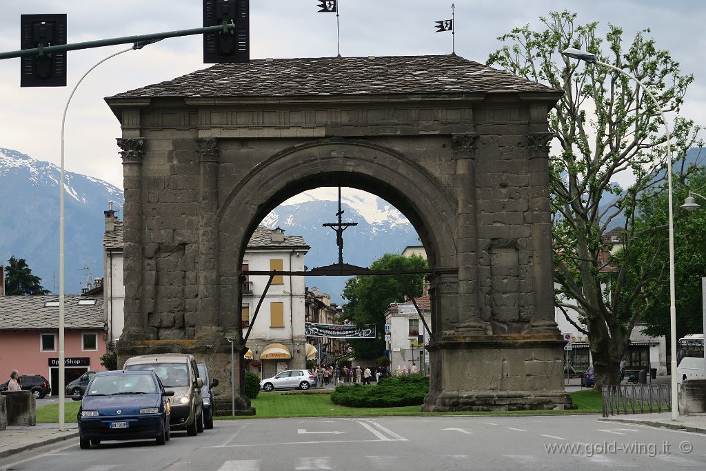 IMG_0444.JPG - Aosta: Arco di Augusto (da est)