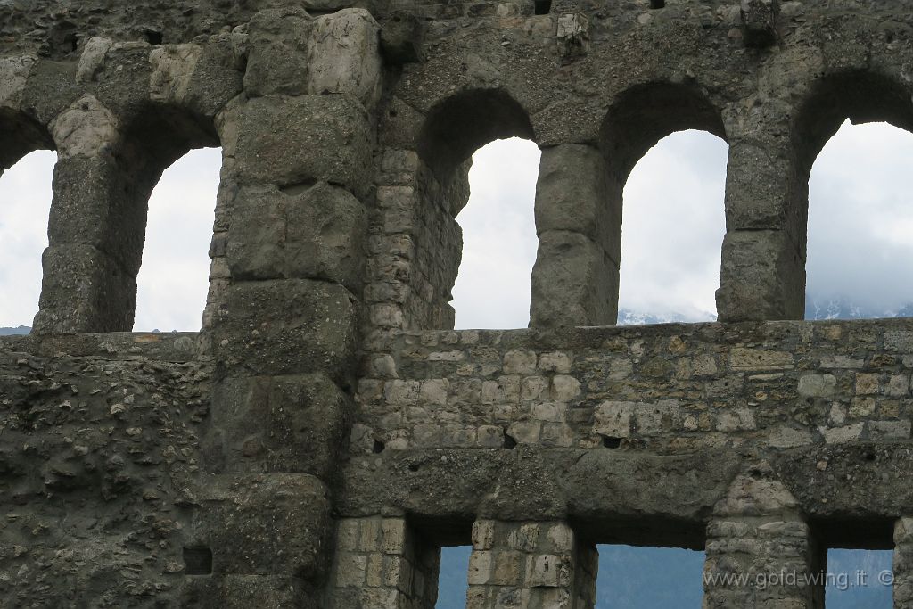 IMG_0501.JPG - Aosta: le Alpi viste attraverso il teatro romano