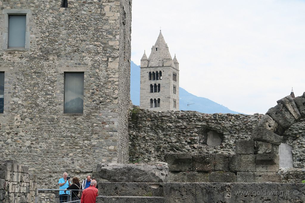 IMG_0503.JPG - Aosta: il campanile del complesso di Sant'Orso visto dal teatro romano