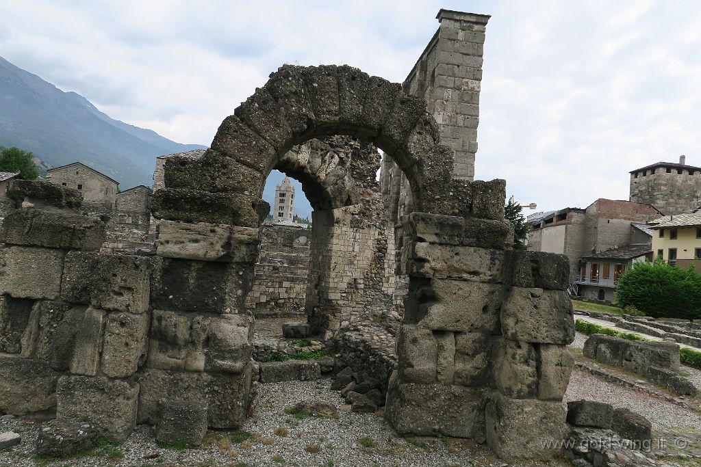 IMG_0519.JPG - Aosta: il campanile del complesso di Sant'Orso visto dal teatro romano