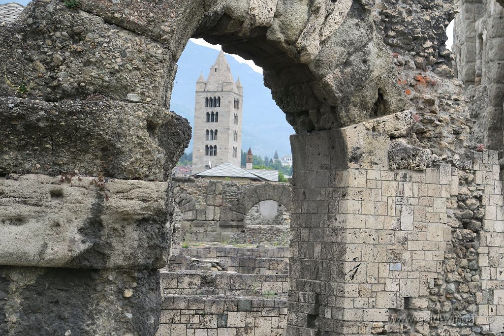 IMG_0520.JPG - Aosta: il campanile del complesso di Sant'Orso visto dal teatro romano