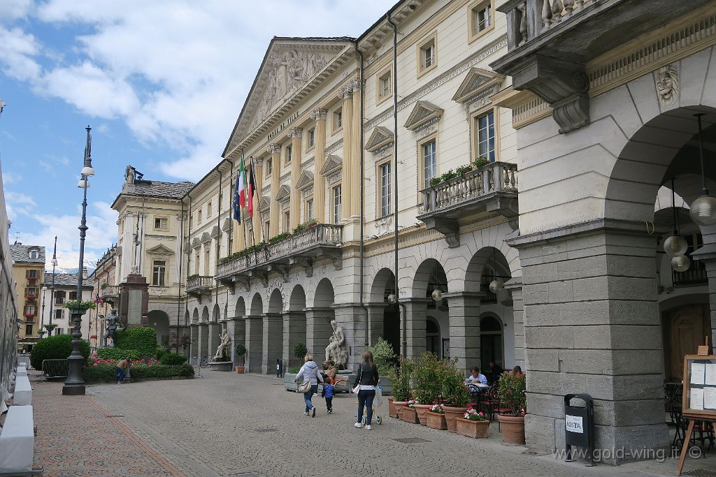 IMG_0525.JPG - Aosta, Piazza Emilio Chanoux: il Municipio