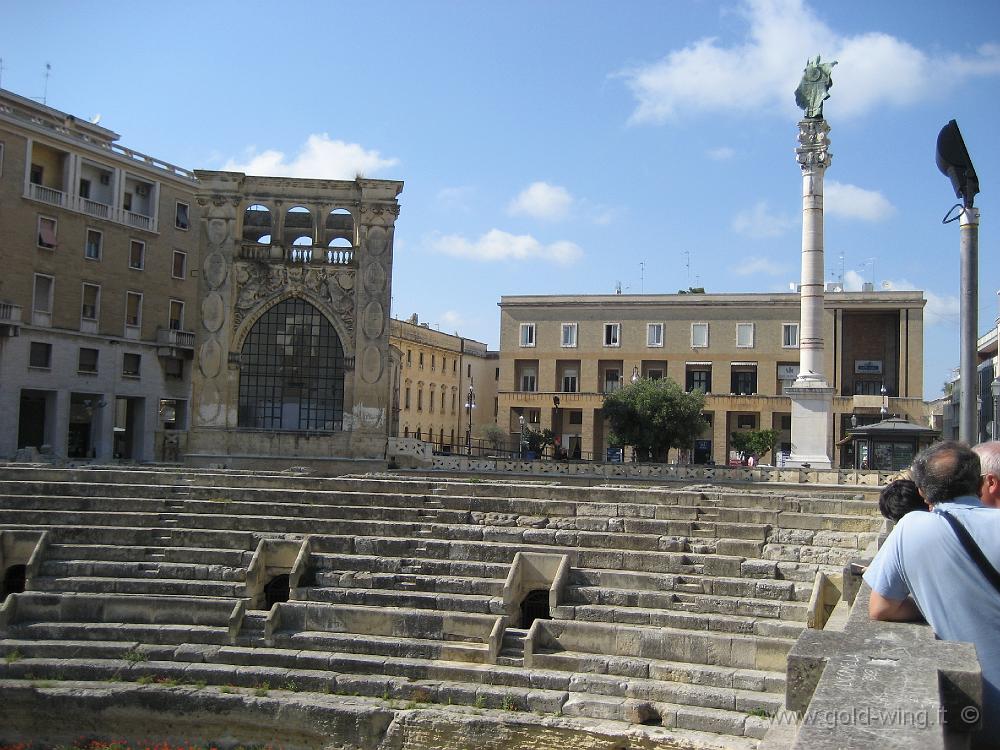 IMG_0204.JPG - Lecce: Anfiteatro Romano e colonna di S.Oronzo