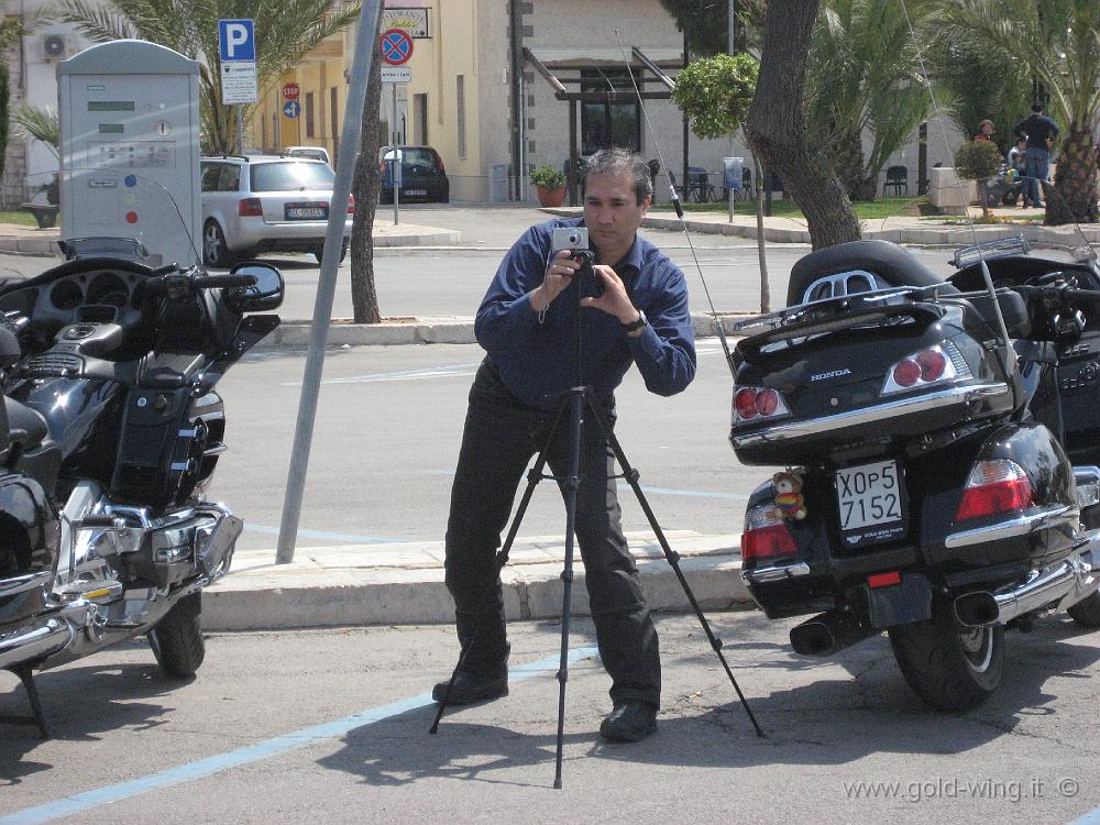 IMG_0178lino1.JPG - Porto Cesareo: preparazione della foto di gruppo