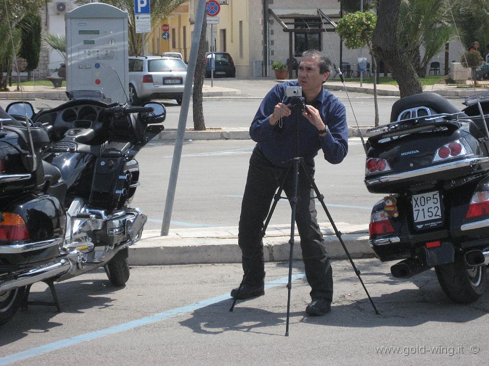 IMG_0178lino2.JPG - Porto Cesareo: preparazione della foto di gruppo