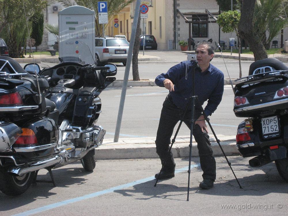 IMG_0178lino3.JPG - Porto Cesareo: preparazione della foto di gruppo