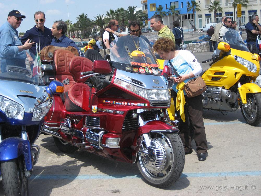 IMG_0179lino5.JPG - Porto Cesareo: curiosità verso la moto ...