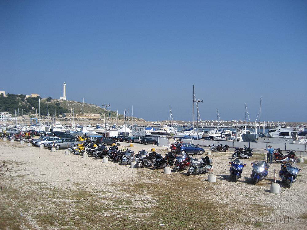 IMG_0540.JPG - Leuca: le moto parcheggiate nel porto