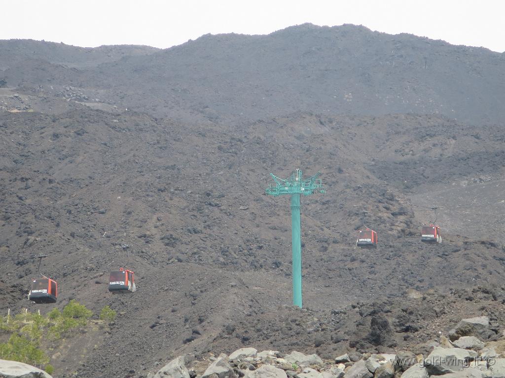 IMG_0440.JPG - Etna, presso il rifugio Sapienza (m 1.900)