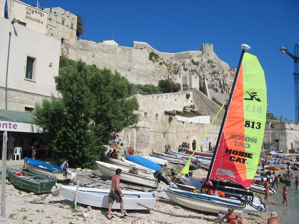 2004-tremiti.JPG - Isole Tremiti in Hobie Cat. 9/24.7.2004. Miglia 406, g. 16