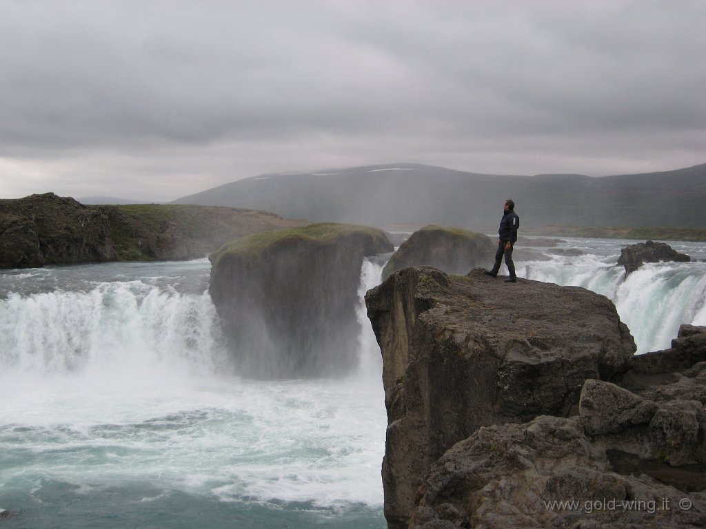 2007-1-islanda.jpg - Islanda. Godafoss. 16.6/2.7.2007. Km 9.590, g. 17