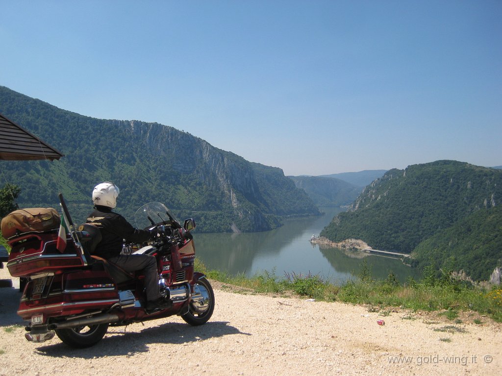 2008-2-balcani.jpg - Balcani. Le gole del Danubio (Serbia-Romania). 17.6/2.7.2008. Km 8.947, g. 16